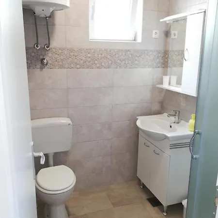 Renovierte In Mit Privatem Balkon Appartement *