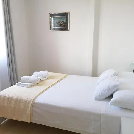 Renovierte In Mit Privatem Balkon