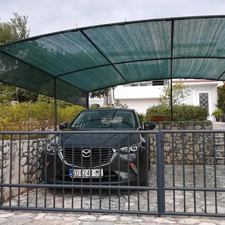 Appartement Renovierte In Mit Privatem Balkon Petrčane