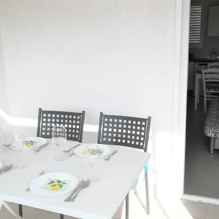 Renovierte In Mit Privatem Balkon Appartement *
