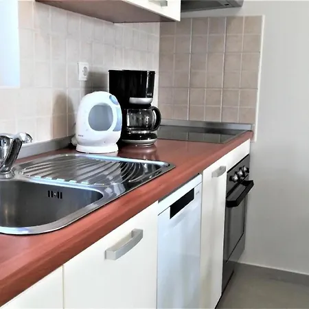 Renovierte In Mit Privatem Balkon Petrčane